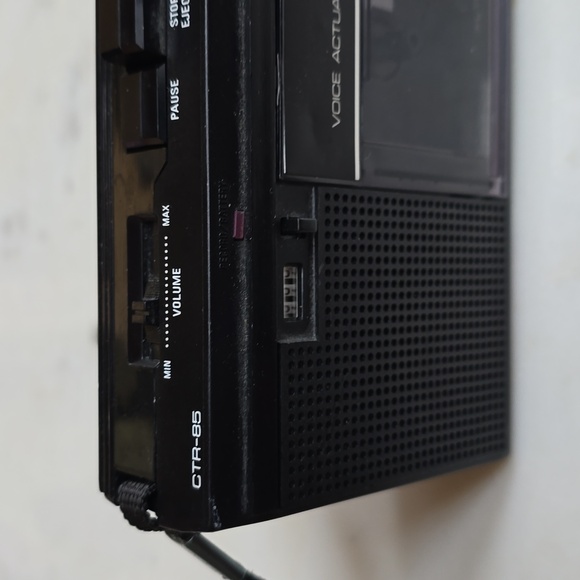 Vintage Realistic Voice Actuated Cassette Tape Recorder - Picture 4 of 11